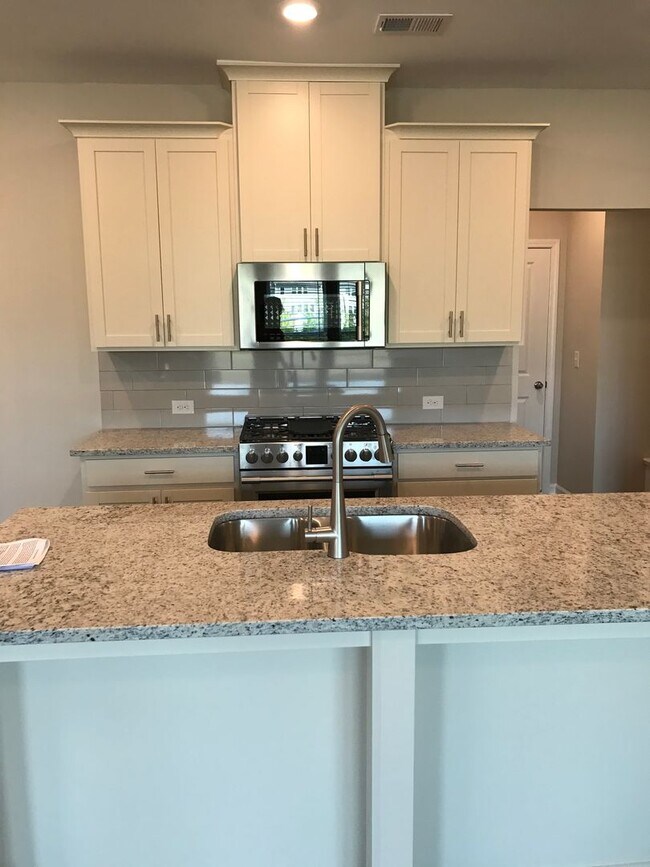 Building Photo - Spacious 3BR Townhome in Cumming | 2,178 Sq Ft | Available September 1