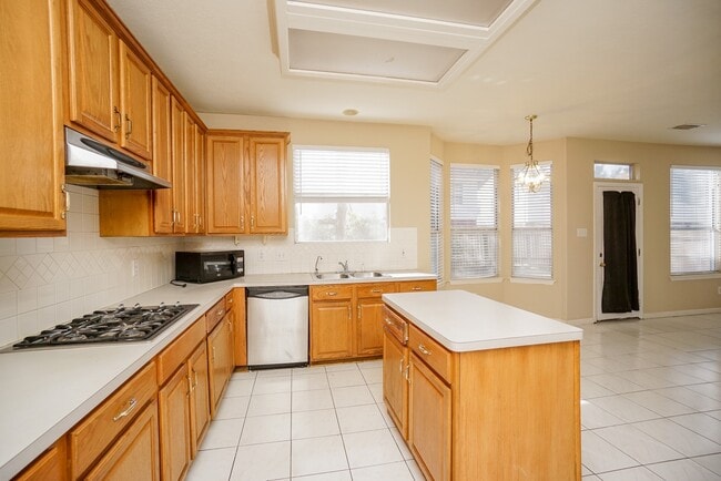 Building Photo - 822 Hyacinth Pl