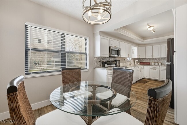 Building Photo - 1925 Clifford St