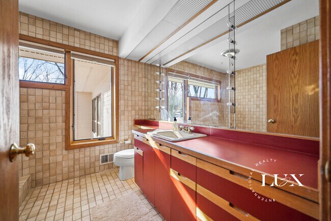 Building Photo - 2504 Sheffield Cir N