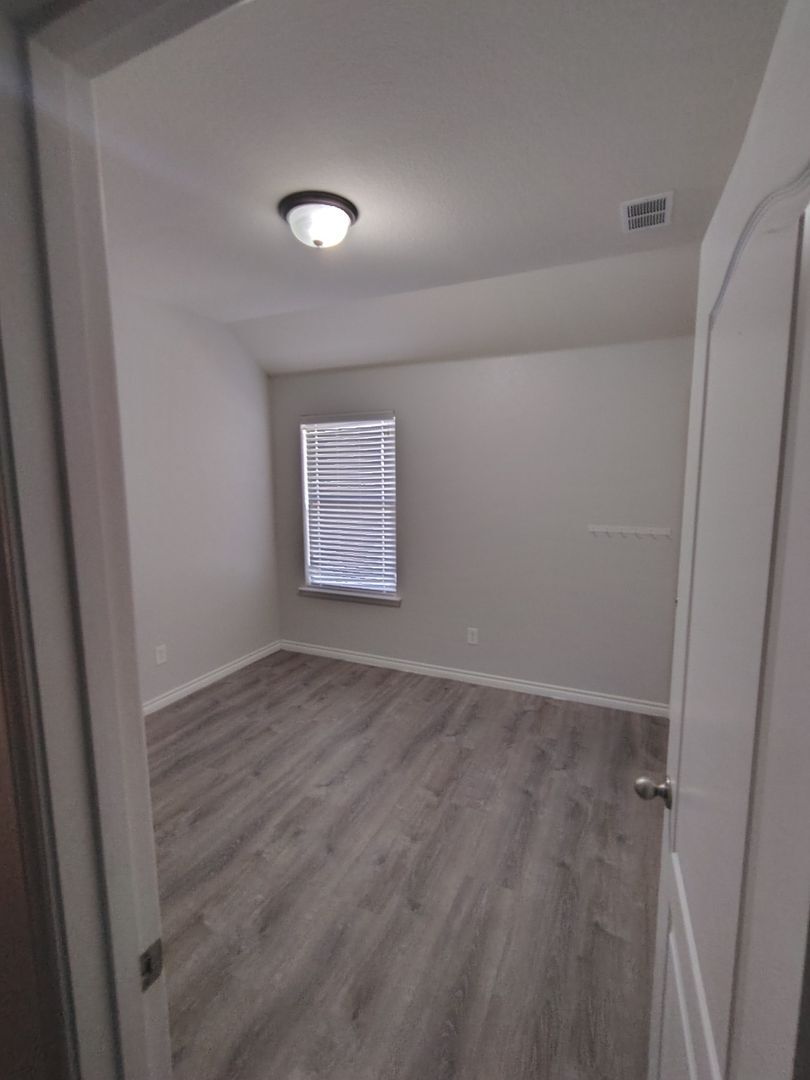 Building Photo - 1504 Waterfall Ln