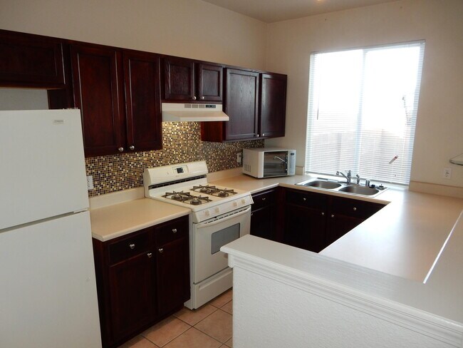 Building Photo - 6501 San Antonio Dr NE