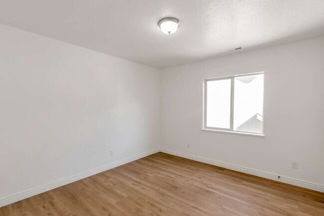 Building Photo - Beautifully Updated 3-Bedroom Home Near Traverse Mountain with Stunning Point of the Mountain Views!
