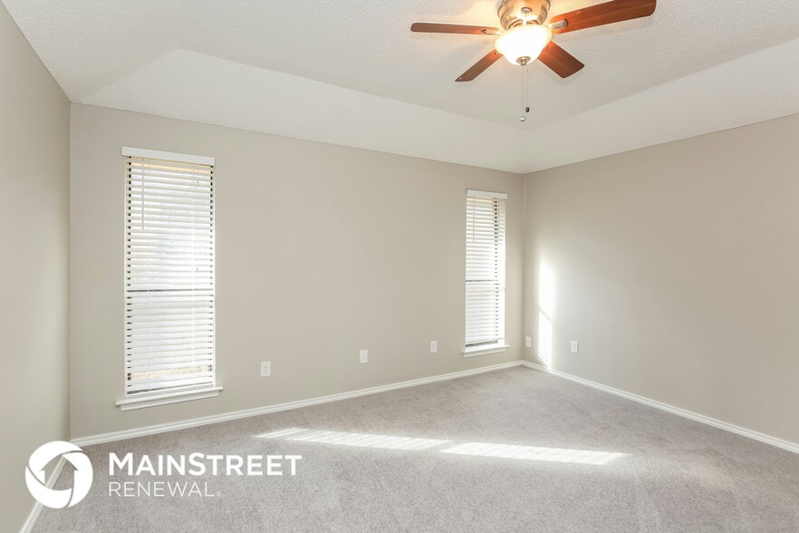 Building Photo - 521 Anglebluff Dr