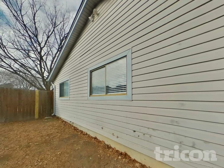 Building Photo - 6850 Misty Field Dr