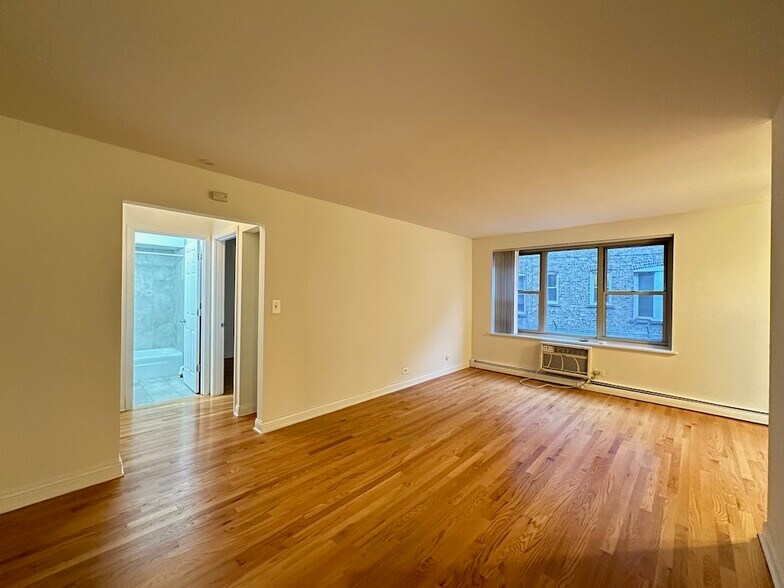 Building Photo - 3710 N Pine Grove Ave