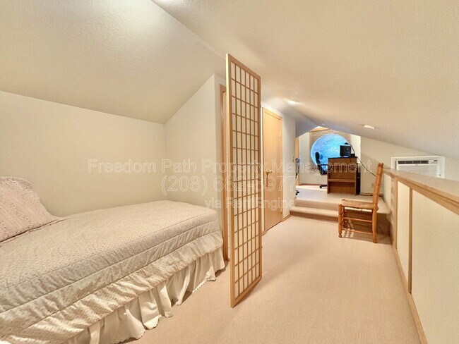 Building Photo - 5637 W Racquet Rd