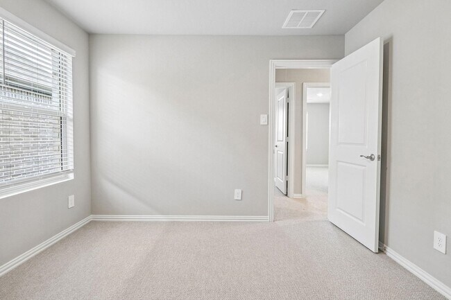 Building Photo - 6206 Castamere Dr