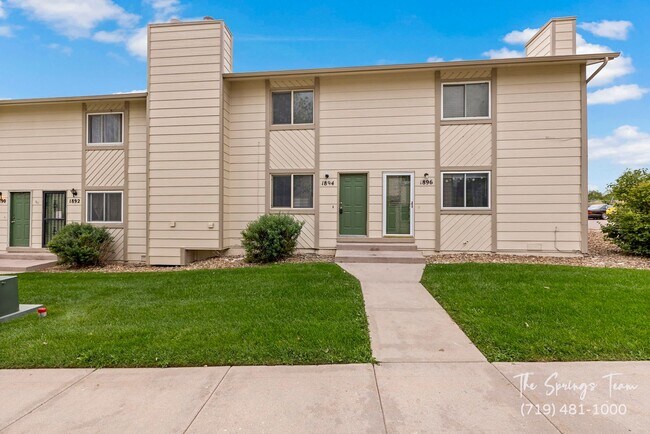 Primary Photo - CHARMING 3BD/1.5BA TOWNHOME - NEW CARPET!