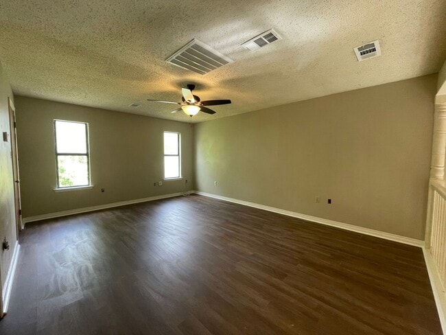 Building Photo - Townhouse: Old Jefferson
