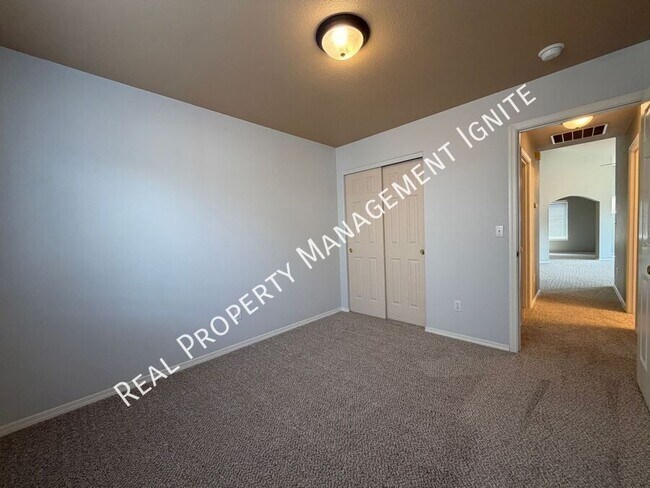 Building Photo - 309 NW Antler Loop