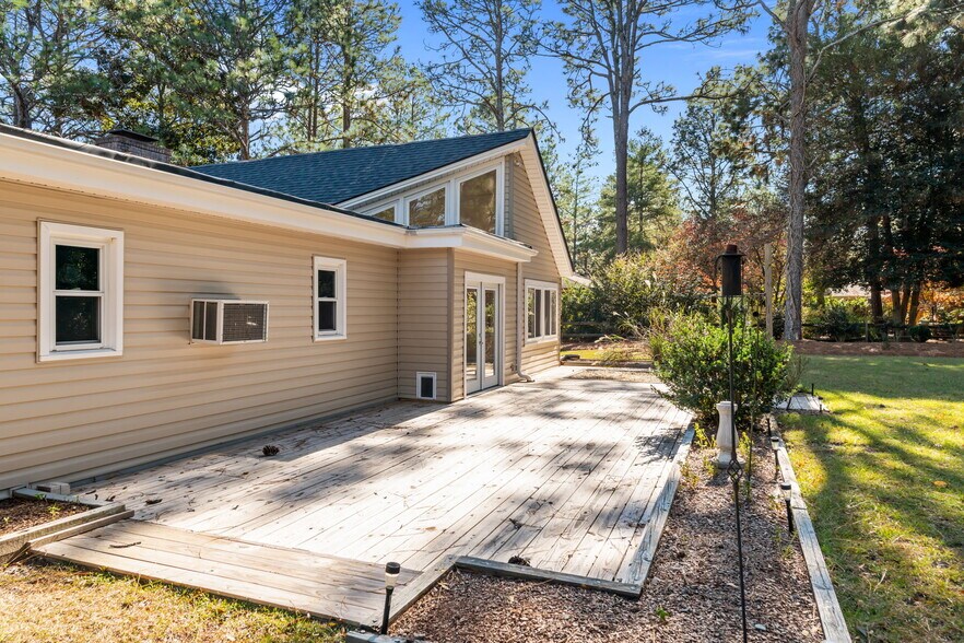 Building Photo - 53 Pine Lake Dr