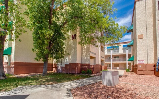 Building Photo - 12123 W Bell Rd
