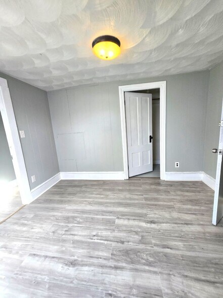 Building Photo - 36 Hilton St