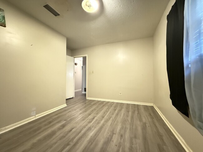 Building Photo - 246 Bowling Green Dr