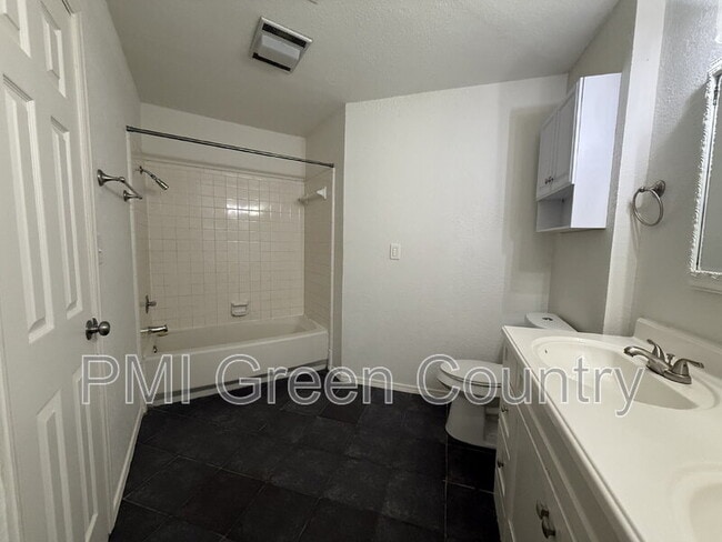Building Photo - 3903 W 105th St S