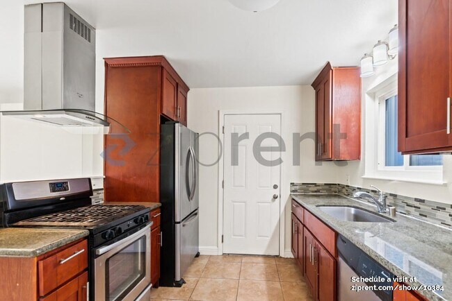 Building Photo - 3078 Deseret Dr