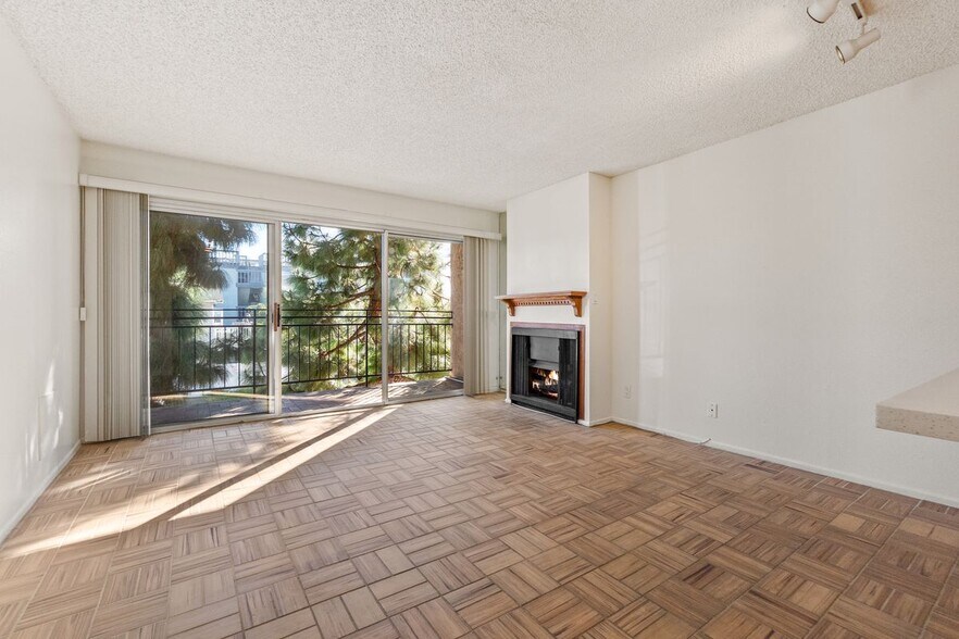 Building Photo - 600 Monterey Blvd