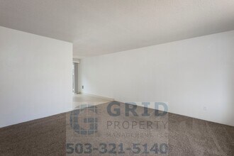 Building Photo - 2 Bedroom Apartment Available in SW Portla...