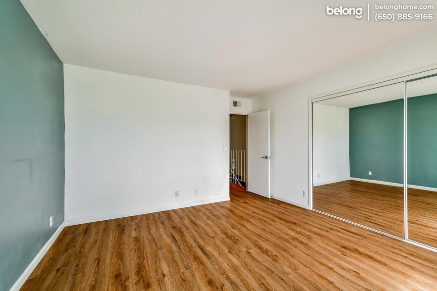 Building Photo - 27907 Ridgecove Ct N