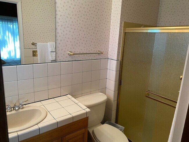 Building Photo - Seasonal Furnished rental