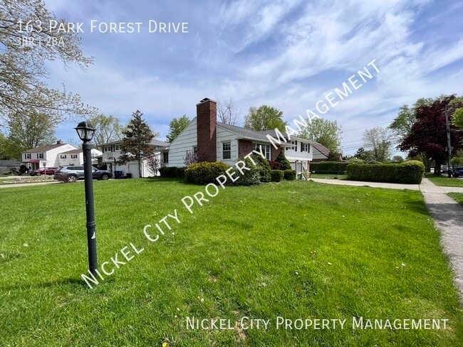 Building Photo - 163 Park Forest Dr