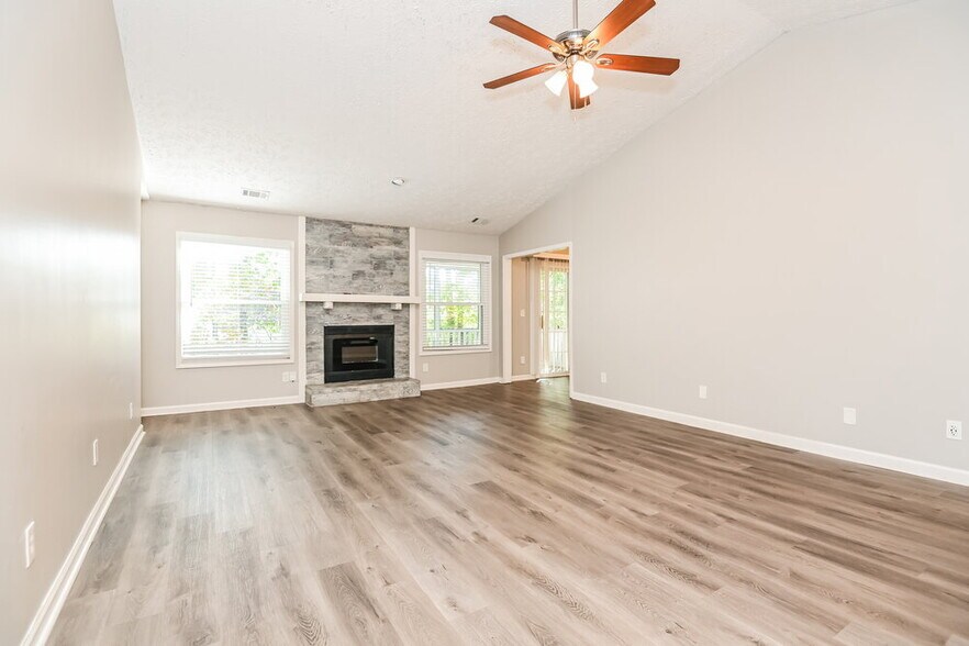 Building Photo - 923 River Rock Dr