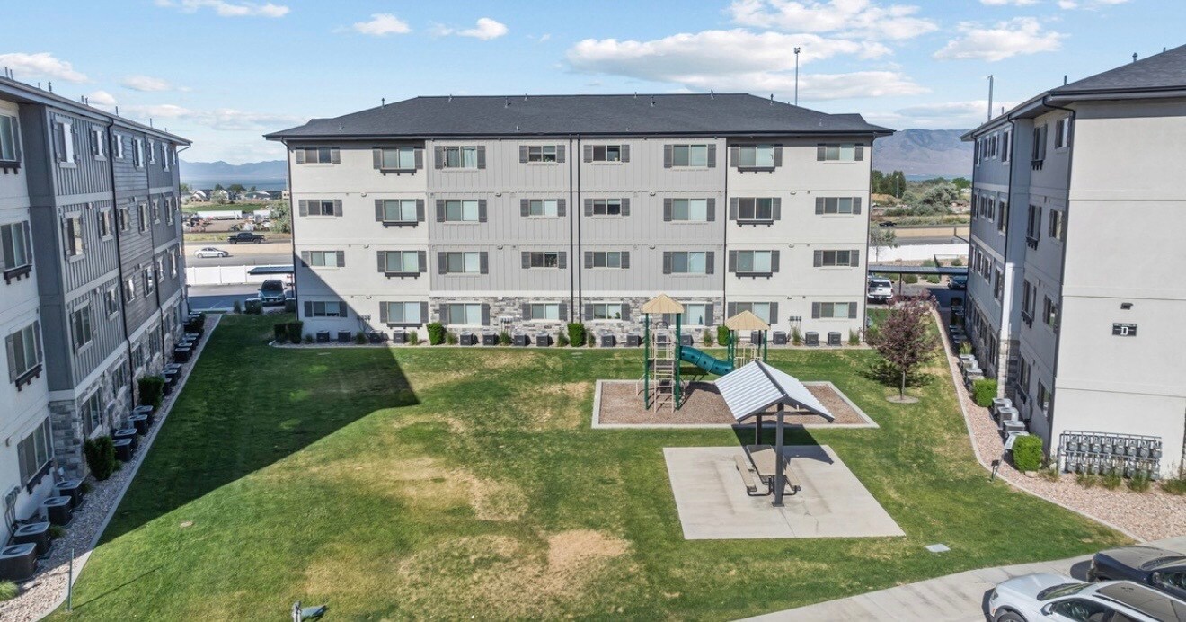 Building Photo - 1700 Sandhill Rd