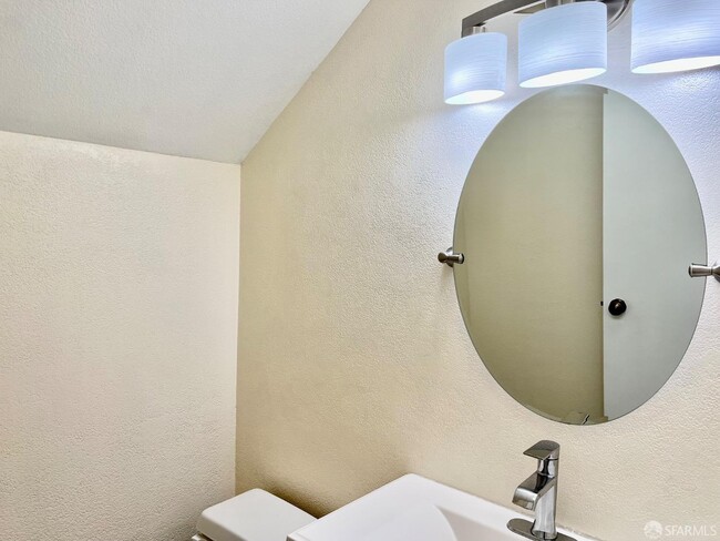 Building Photo - 1713 Crater Peak Way