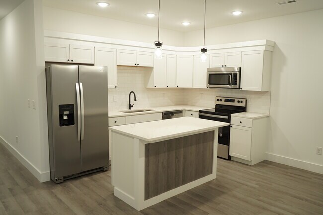 Building Photo - 781 Berry Rd