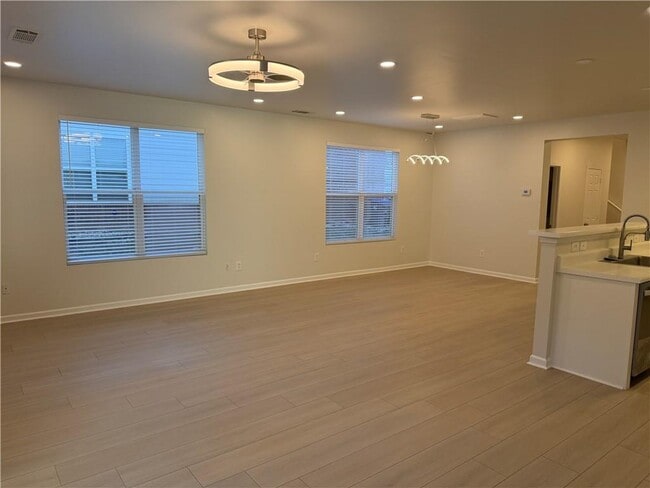 Building Photo - 3317 Fernview Dr