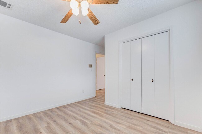 Building Photo - 10720 Briar Forest Dr