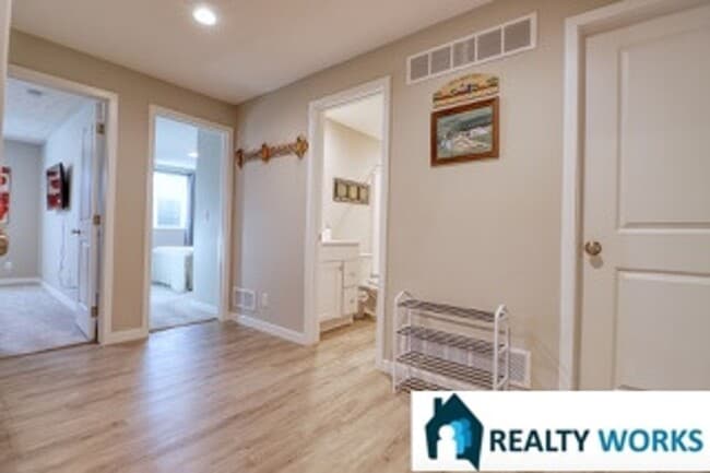 Building Photo - 3 Bedroom, 2.5 Bath townhome in great loca...
