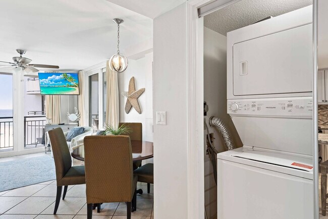 Building Photo - 833 Santa Rosa Blvd