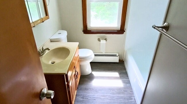 Building Photo - 4-Bedroom Ranch Next To Western New Englan...