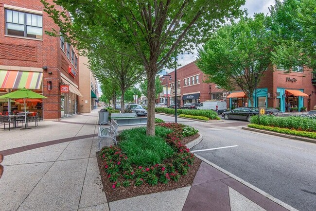 Building Photo - 107 Westover Park Ct