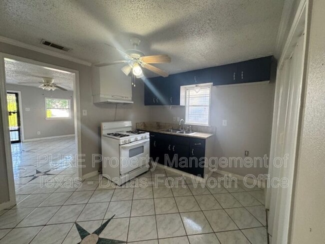 Building Photo - 3709 6th Ave