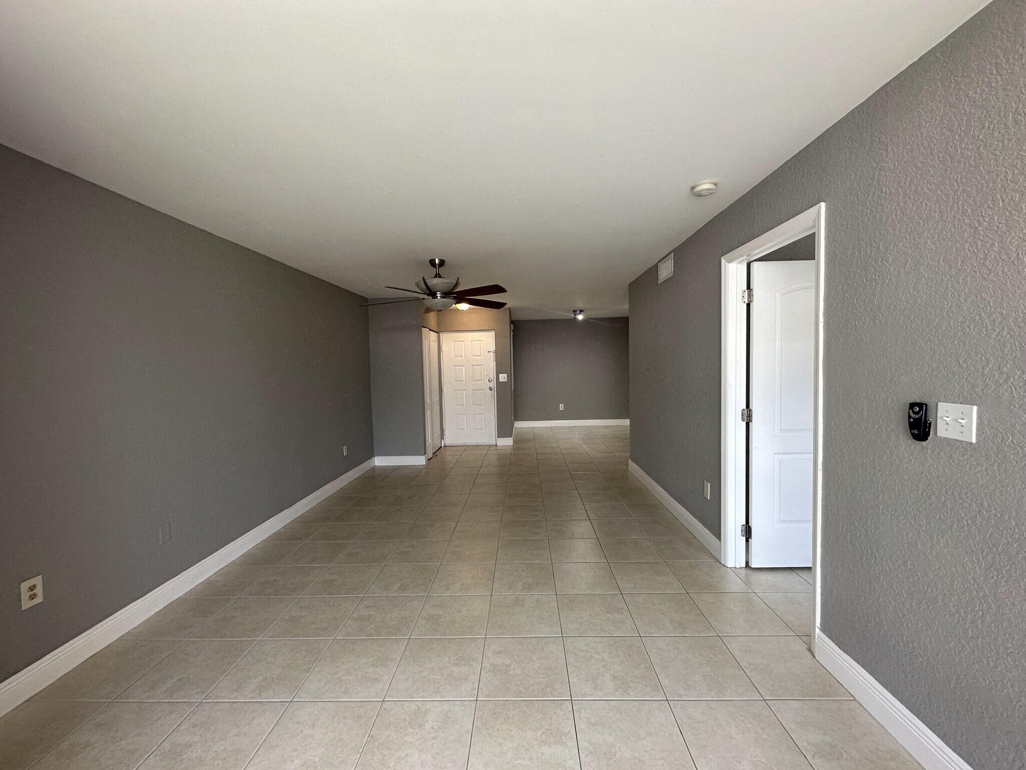 Building Photo - 2820 N Oakland Forest Dr