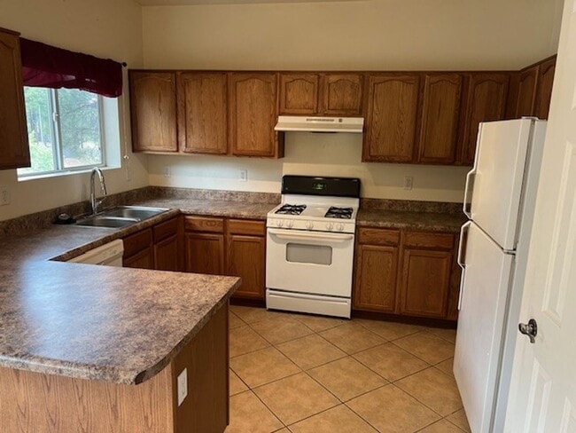 Building Photo - AVAILABLE SOON! 3-Bed Ponderosa Trails Gem