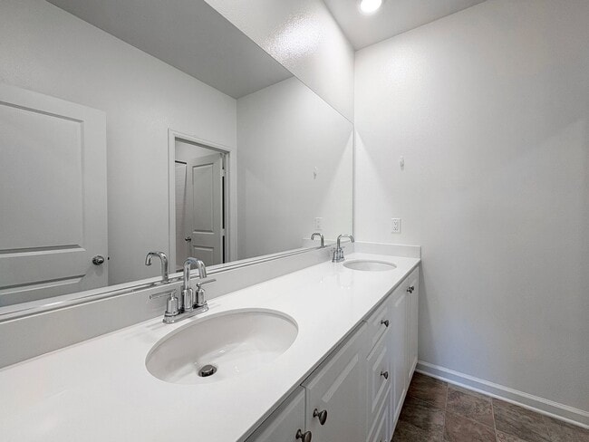 Building Photo - Beautiful 3B/2.5BA Townhome in Vista for R...