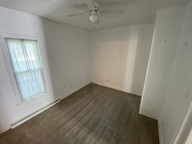 Building Photo - CENTRALLY LOCATED THREE BEDROOM HOUSE IN H...