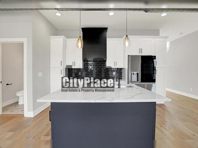 Building Photo - 2008 Yandes St