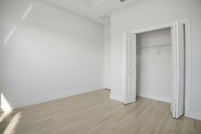 Building Photo - 4593 SW Bradbury St