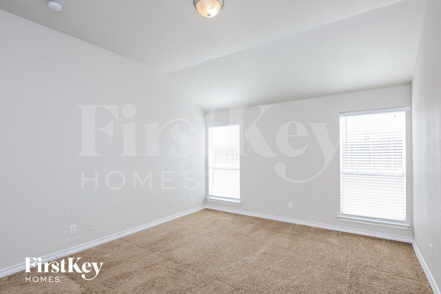 Building Photo - 1101 New Meadow Dr