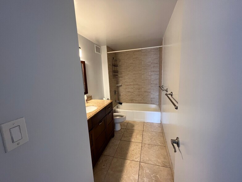 en suite - 1350 Ala Moana