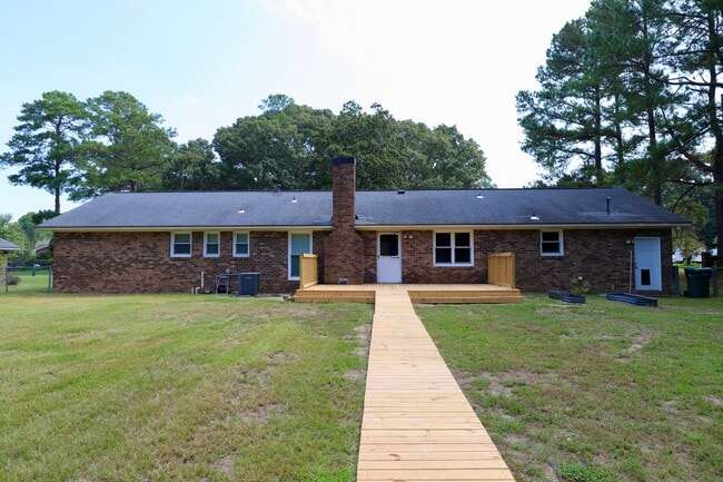Building Photo - 579 Sierra St