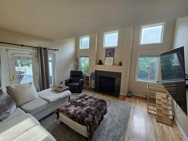 Building Photo - 4304 S Hampton Cir