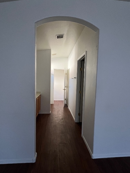 Building Photo - 598 Amante Dr