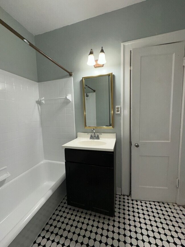 Building Photo - Beautiful, Historic House! Hardwood Floors, Full Basement, Detached Garage; W/D, Pets Ok!
