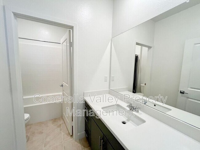 Building Photo - 76279 Cambridge Dr